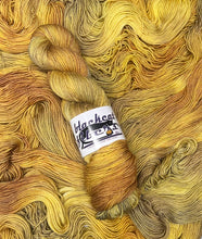 Load image into Gallery viewer, Shifting Sands- Etain Fingering