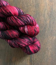 Load image into Gallery viewer, Bonnie Holly- Essential DK