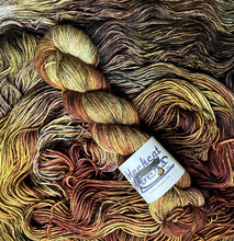 Load image into Gallery viewer, Sandalwood- Essential DK