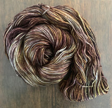 Load image into Gallery viewer, Sandalwood- Essential DK