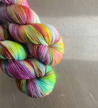 Load image into Gallery viewer, Unicorns VS. Narwhals- Serendipity Sock