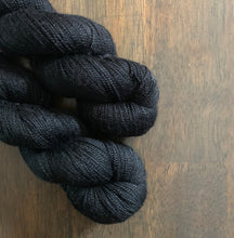 Load image into Gallery viewer, Basic Black- Etain Fingering