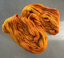 Load image into Gallery viewer, Saffron - Etain Fingering