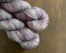 Load image into Gallery viewer, Petals On The Pavement- Nomad Sock